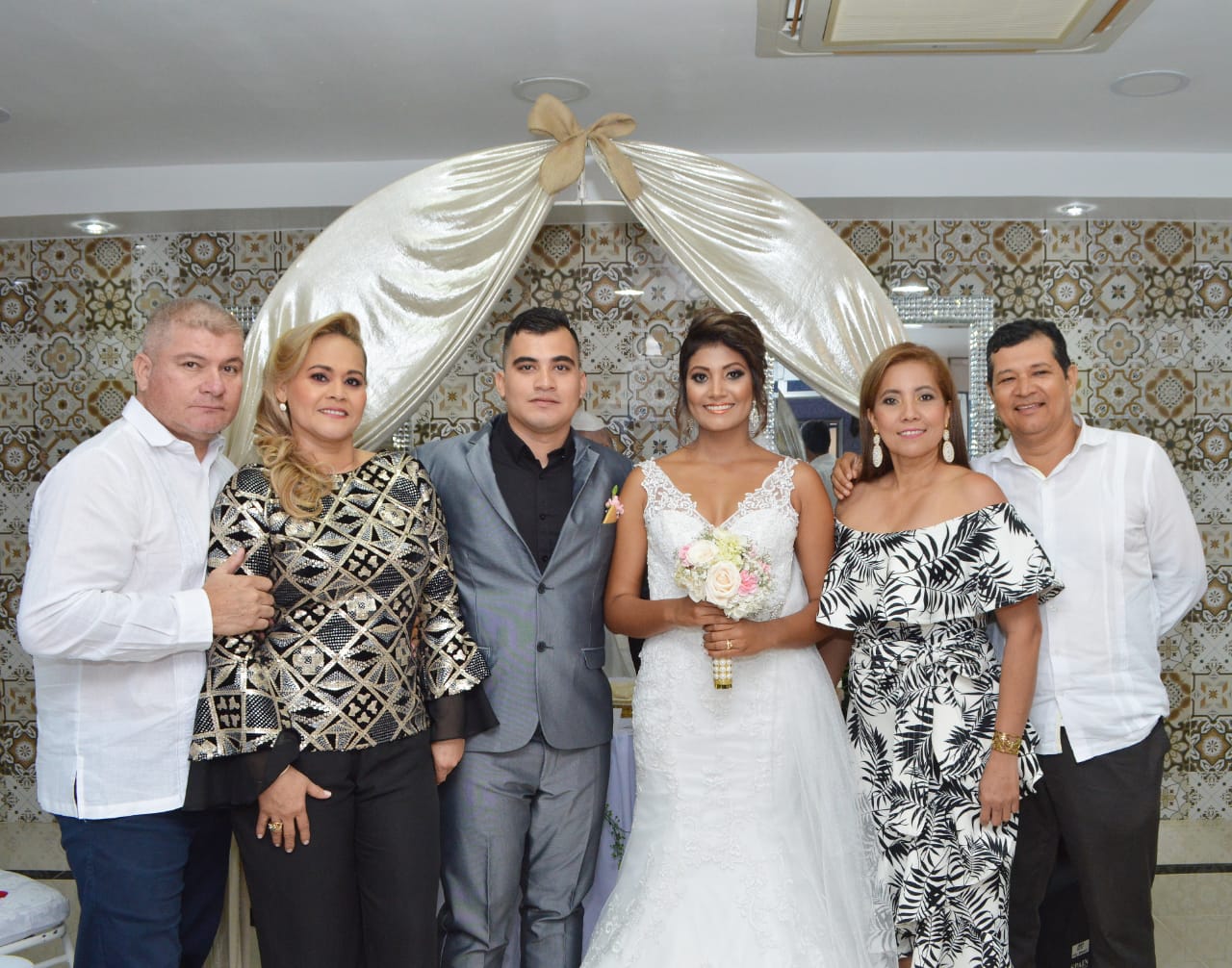 Francisco Javier Oviedo, Gloria Patricia Ibáñez, los recién casados, Clara Milena Trujillo y Javier Felipe Conde.